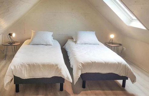 Lovely Home In Guisseny - Photo 27