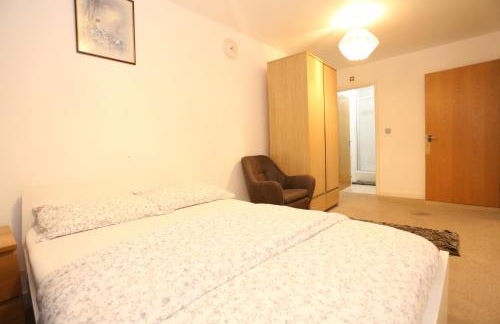 2 bed Riverview Bridge House Apartment - Foto 32