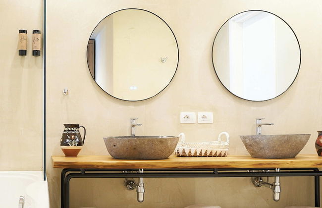 AZAR LUXURY SUITES - Photo 70