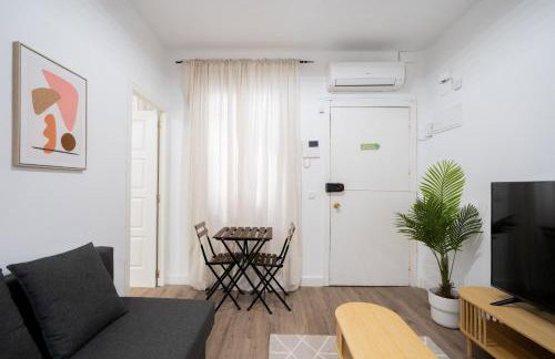 Steps to Gran Via Stylish 1BR in Chueca Alquiler Temporal - Foto 7