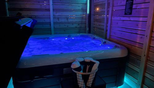 The Luxx - ALL NEW / 4 BD / Poolside / Hot Tub / Lake View - Foto 2