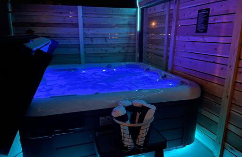 The Luxx - ALL NEW / 4 BD / Poolside / Hot Tub / Lake View - Foto 2