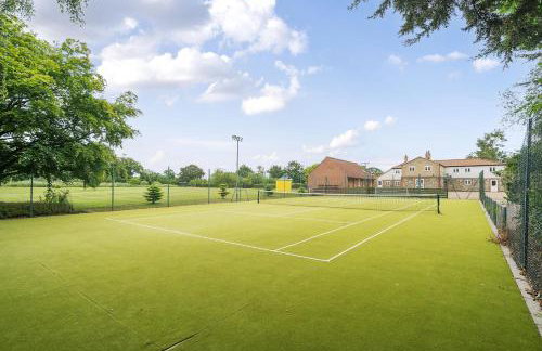 Cottage In Norfolk Sleeps 23 - Private Pool, Fishing Lake, Hot Tub Ref 99008Sc - Foto 9