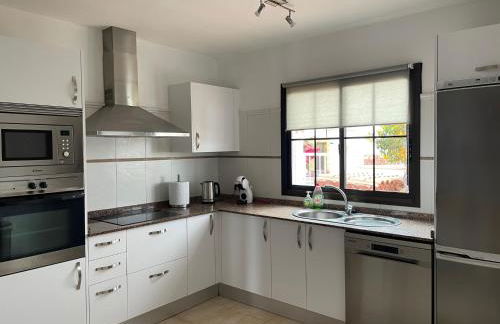 Casa Piedra, Luxury Family Front Line Golf, Hot Tub,Pool Table, 8 pers, Caleta de Fuste - Foto 32