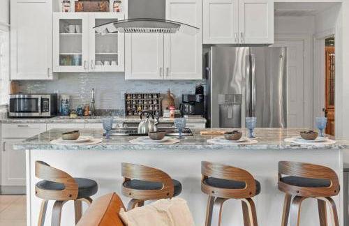 Hideout on the Hillsborough is a Gorgeous Renovated 3BR Pet Friendly Home on the Hillsborough River located in the North End of Seminole Heights - Foto 22