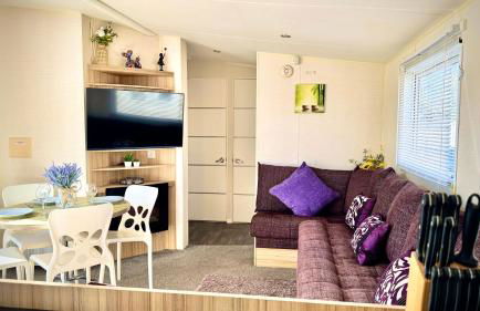 Marton Mere - 3 Bedroom Caravan- by Holiday Homes - Photo 28