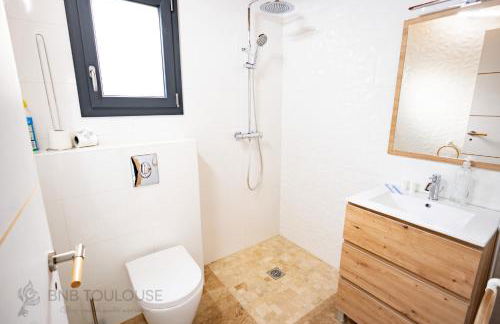 ORBIS - "Le Chalet des coteaux" - Cadre magnifique - Terrasse sans vis-à-vis - Parking privé - WiFi - Foto 8