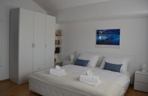 Villa Antea - modern house with pool - Foto 29