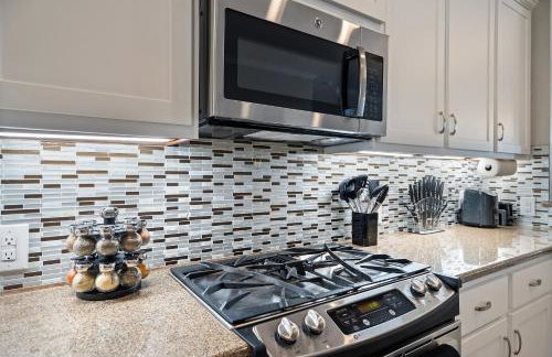 3 BD Townhome w Rooftop Terrace w Free Parking - Foto 28