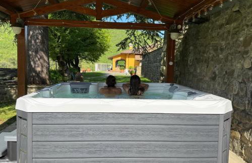 Villa Marinelli with private pool, hot tub and garden, Tuscany - Photo 9