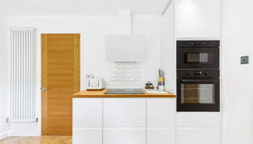 5-Bed Retreat with Hot Tub, Garden & Relaxing Views - Foto 3