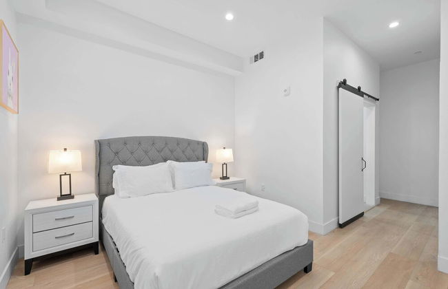 Not Affected by the Fire/modern 5BR Home With Full Amenities & Parking #2 - Foto 12