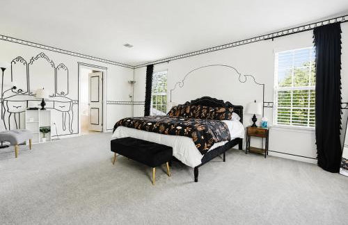 Spacious & Serene Family Gem: Games, Office, Yard! - Foto 17