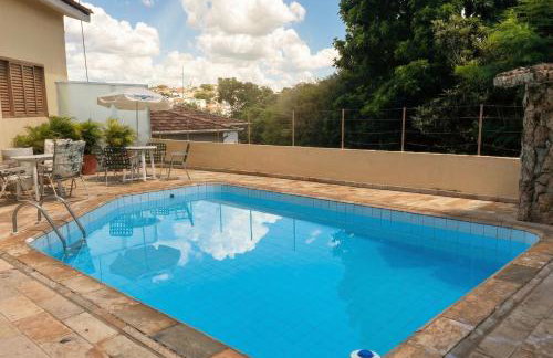 Casa com Piscina no Centro - 13 pessoas - Churrasqueira - Elegante - Foto 41