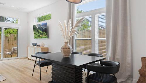 2 Luxury Homes in 1 - Walk to Nightlife & Stadiums - Foto 5