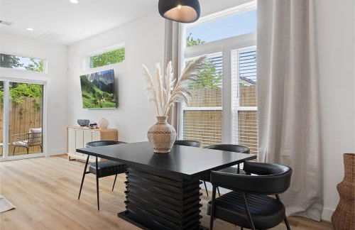 2 Luxury Homes in 1 - Walk to Nightlife & Stadiums - Foto 5