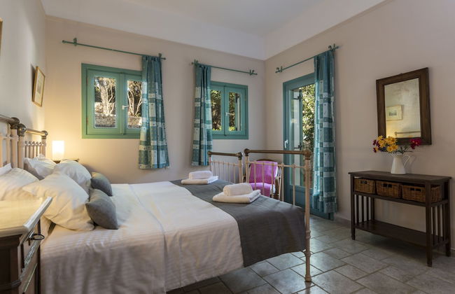 Electra Beachfront Villa - Photo 7