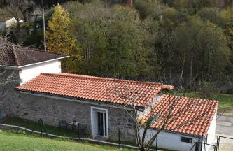 La Antigua Cuadra es un alojamiento de piedra y altos techos de madera con mucho encanto, jardín privado con barbacoa y acceso al río Asón - Foto 31