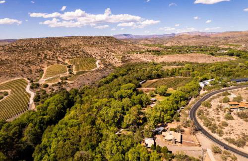 Myrinn-Hobbit Cottage on the Creek Storybook Stay - Foto 63