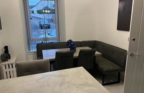 Albert House - Photo 2