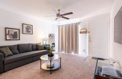 SoLa OASIS 2BR King Suite, Fully Stocked kitchen, Pool & Gym - Foto 29