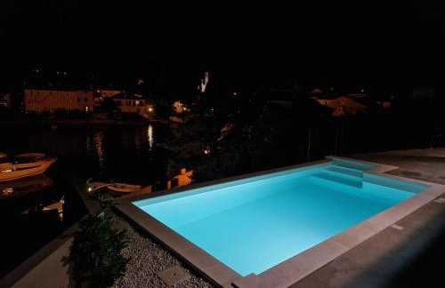 SOL luxury residence near the beach with shared heated pool - Foto 50