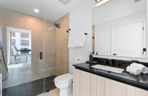 Prime Location Condo at District 225 Downtown - Foto 30