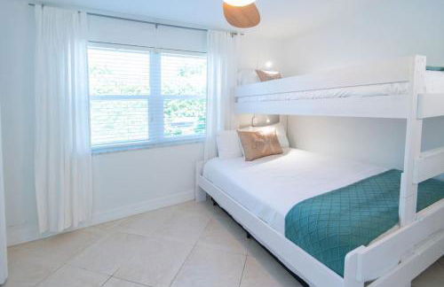 Pet-Friendly 2BR - No Pet Fees - Walk to Beach - Foto 10