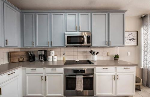 Heart of Grand Prairie 4BD with Pool & Game Room - Foto 14