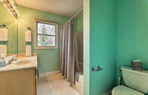 Bright Manistee Condo with Beach and Pool Access! - Foto 15