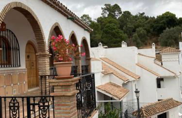 Modern Apartment in Benahavis Village Centre with Underground Parking - Photo 43