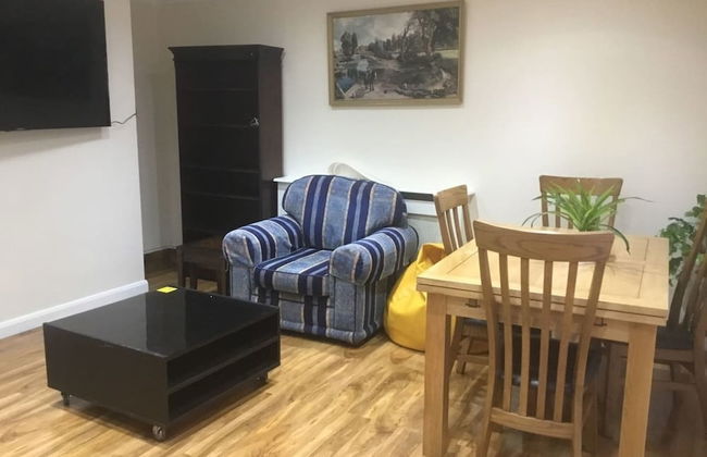 Lovely 5-bed House in Essex - Photo 1