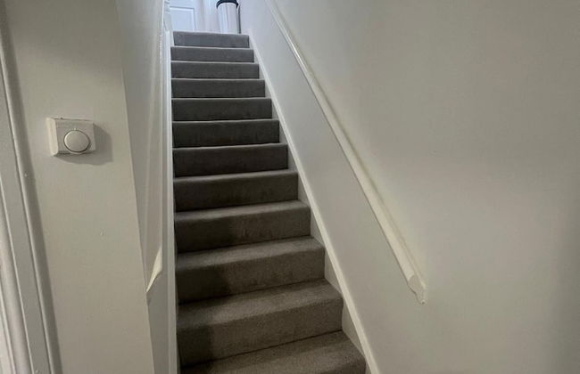 Ayr Refurbished May 2024 3 Bedroom 140m2 Detached House With Private Gardens - Photo 16