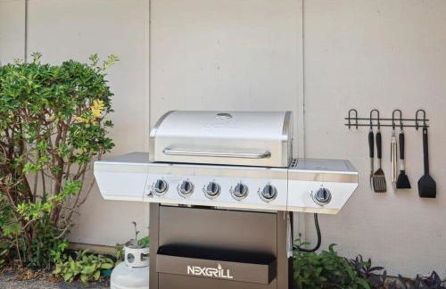 Allen Abode - 4 Bedrm Pool Fire Pit Charm - Photo 34