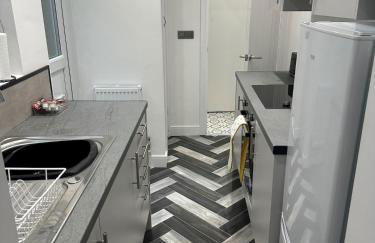 Cosy 2-bed flat, great location - Foto 12