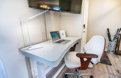 NEW Fully stocked luxury home close to I65 and I72 - Foto 19