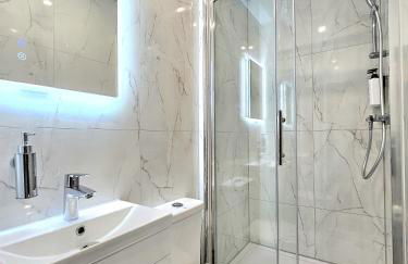 Newly Renovated Gem - Free Parking & Modern Comfort - Foto 5