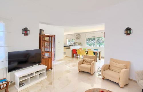 Villa with Pool Ac and Sea View - Foto 10