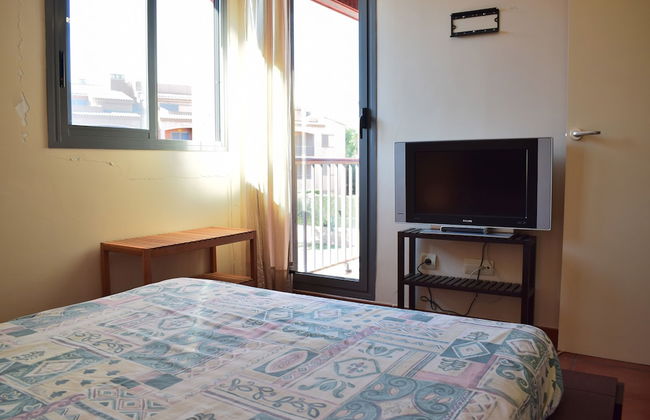 Acogedor Apartamento con Piscina Comunitaria Marina Sant Jordi - Foto 3