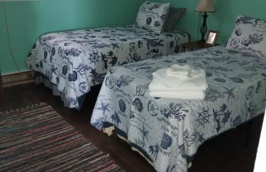 Beach Front on the Bay in our Rustic, Pet Friendly Cottage home - Photo 60