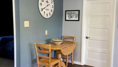 Charming Downtown Cottage with Porch & Backyard Retreat near Beaverhead River in Dillon, Montana - Foto 3