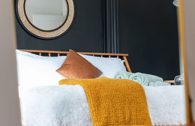 NEW Luxe Pet Friendly Free Parking Downtown - Foto 35