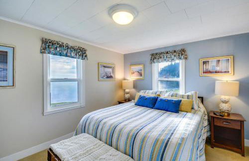 Bayfront Port Hadlock Retreat with Grill and Deck! - Foto 14