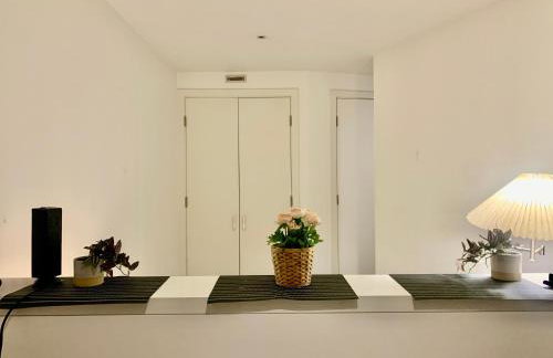STUNNING!!! City-Center!! Retreat with Modern Amenities - Foto 9
