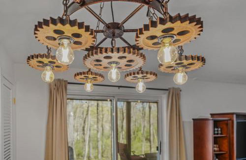 Ma-ple Haven --Wifi, Fireplace, Deck, Fire Pit, Family Friendly, Game Room, Pool Access - Foto 36