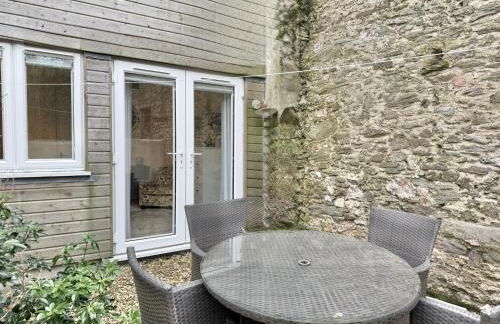 One bed Character Cottage with Parking and Garden - Foto 17