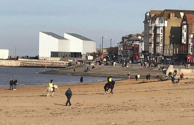 Seaside Haven Coastal Comfort 200m from the Beach - Foto 44