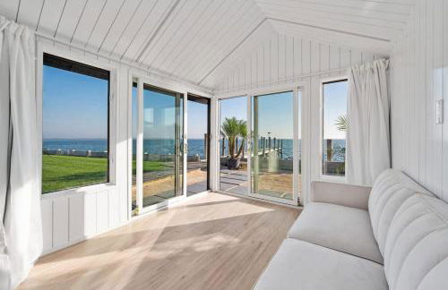 Black Swan- Beachfront Home with Year-Round Jacuzzi - Foto 37