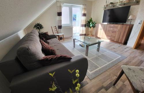 Schöne Wohnung mit eigenem Eingang und Parkplatz - Photo 1