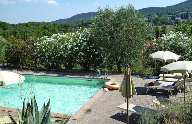 Charming Villa in Tuscany With Pool & Views - Foto 10